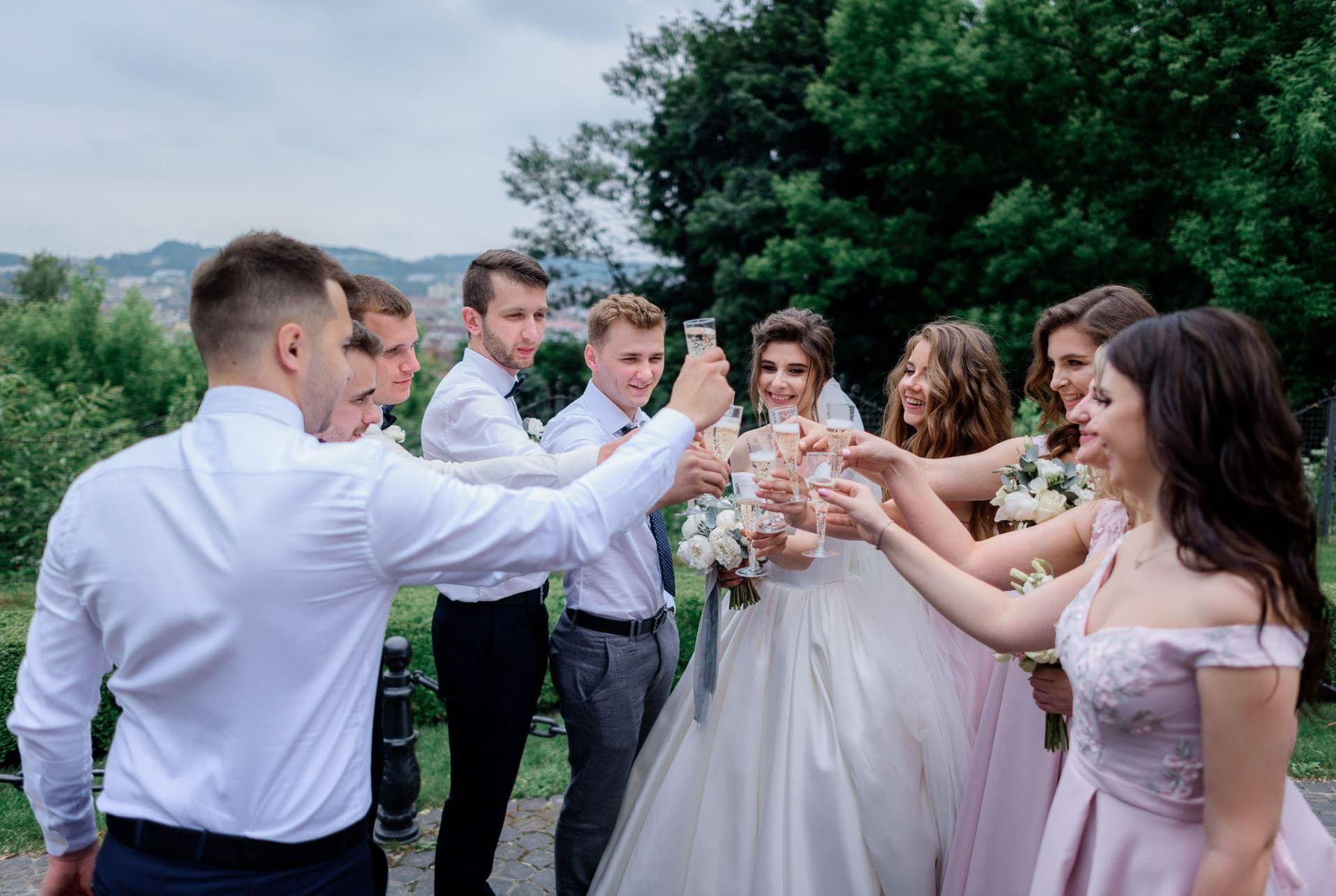 11 Unique Ways to Entertain Your Wedding Guests