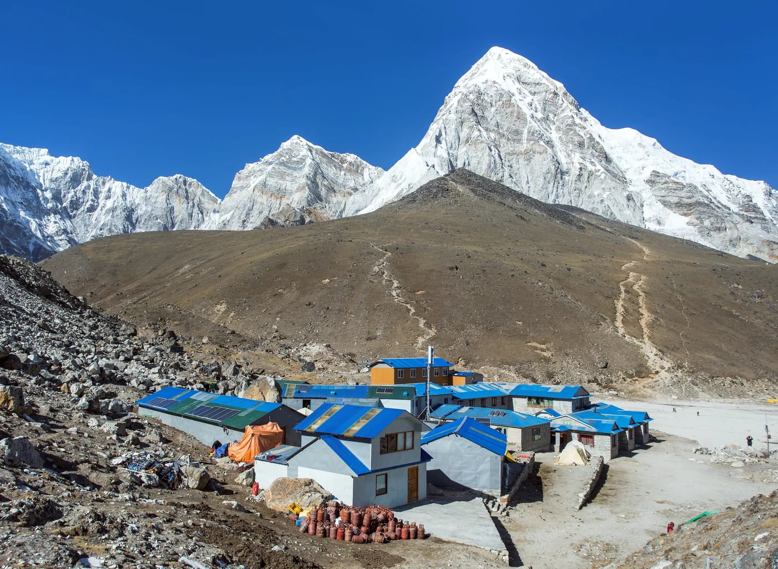 Everest Base Camp vs Annapurna Circuit Trek: Which One Should You Choose?