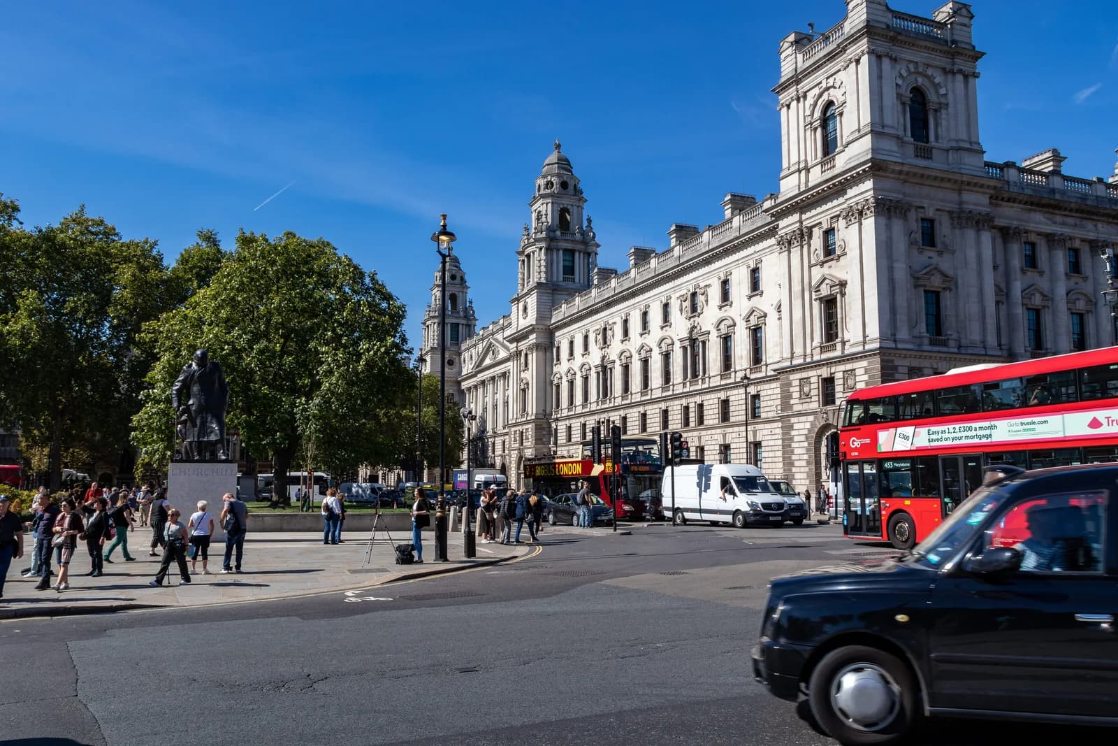 How London Taxi Services Are Adapting to the Global Fuel Crisis in 2026