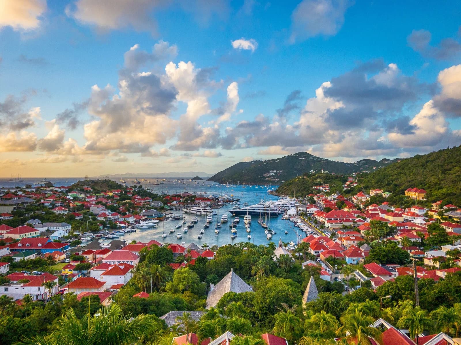 The Ultimate Guide to Luxury Villa Rentals in Saint Barth: Neighborhoods, Views, and What to Expect